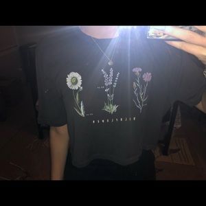 Urban outfitters cropped flower tee!
